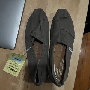 TOMS Women's Classic Slip-On Shoes - Dark Gray Charcoal 7.5 new NWT